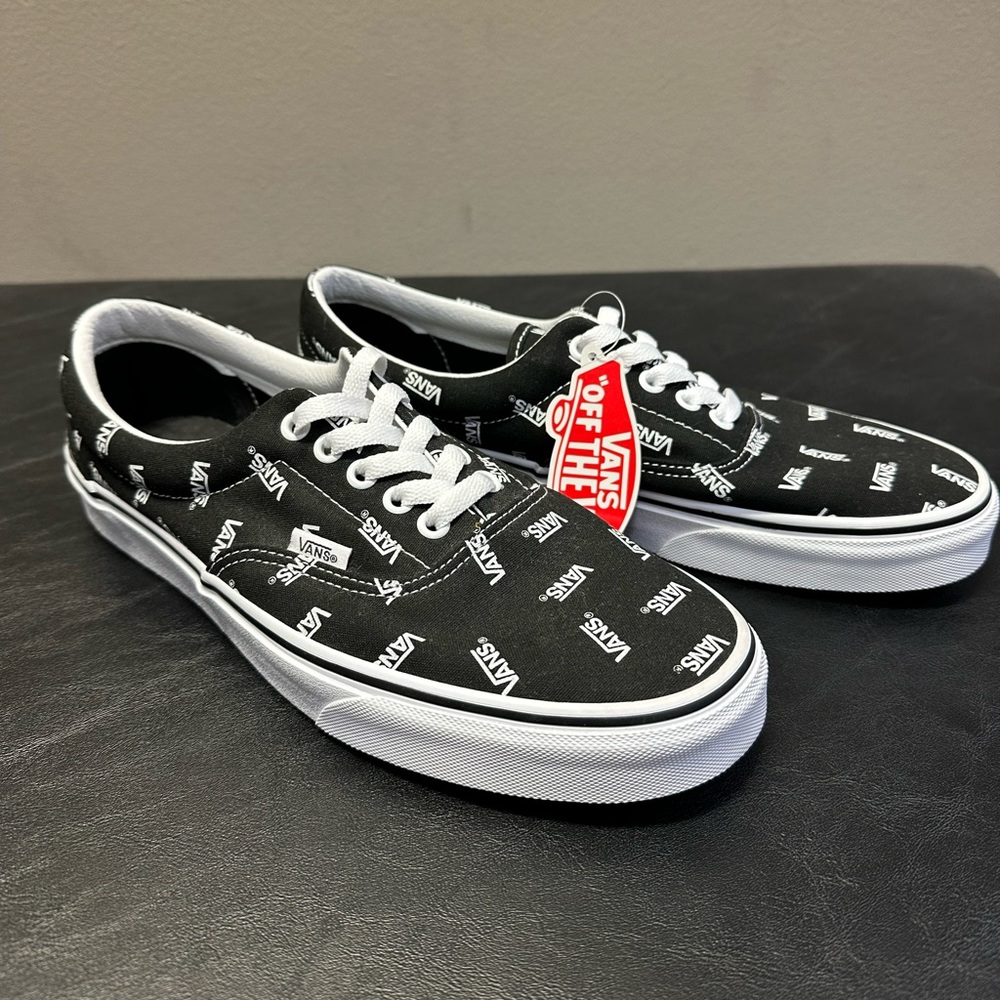 New Men’s Vans Size 9.5 Eras - Picture 1 of 2